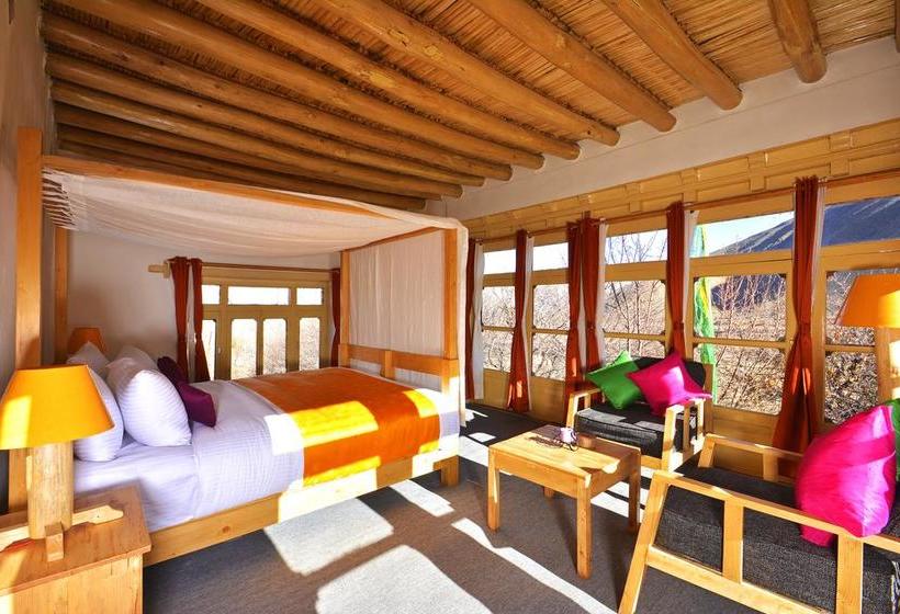 Hotel Woodyvu Stok House 11