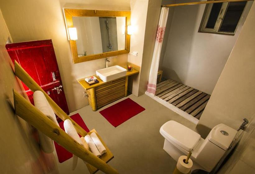 Hotel Woodyvu Stok House 13