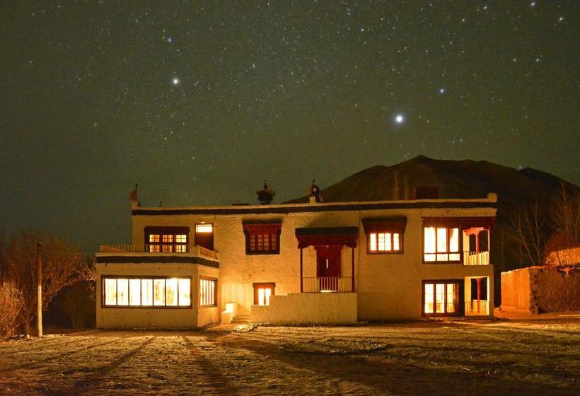 Hotel Woodyvu Stok House 2