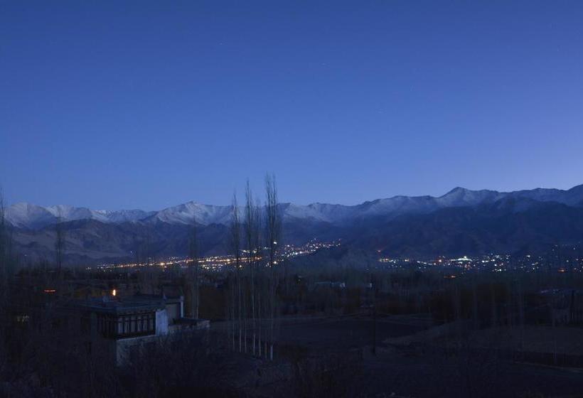 Hotel Woodyvu Stok House 20