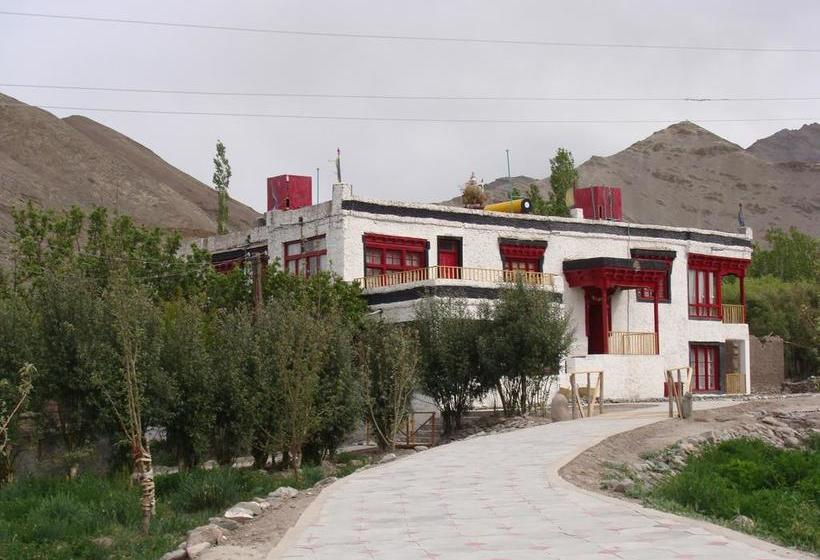 Hotel Woodyvu Stok House 3