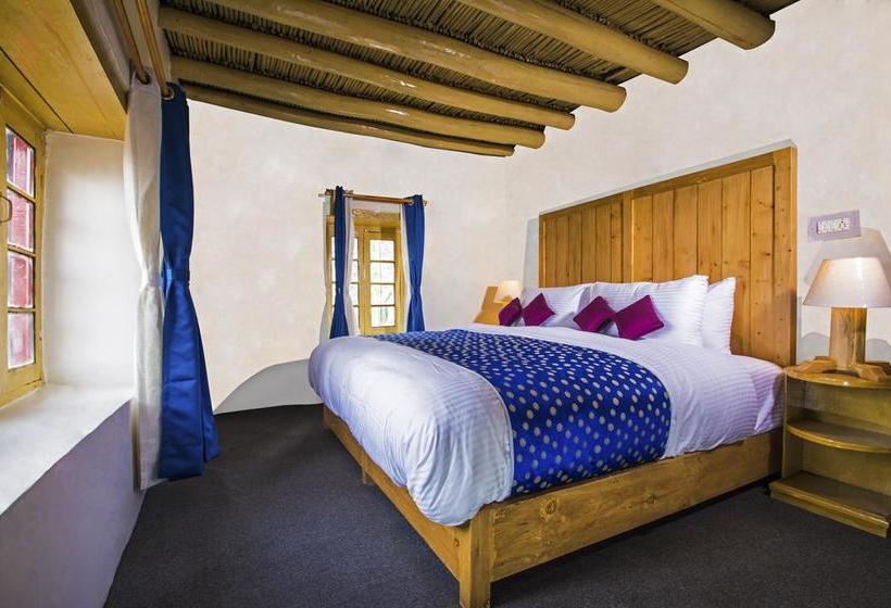 Hotel Woodyvu Stok House 8