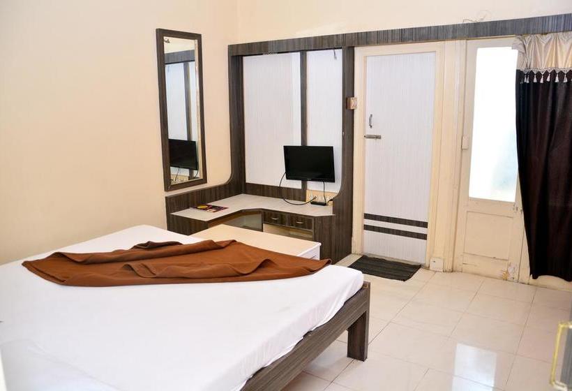 Hotel Neelam 12