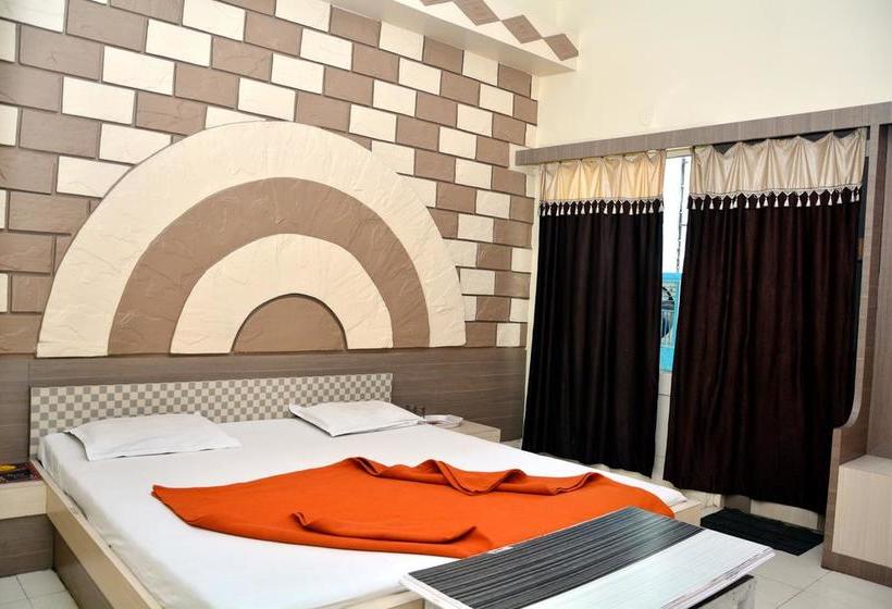 Hotel Neelam 13