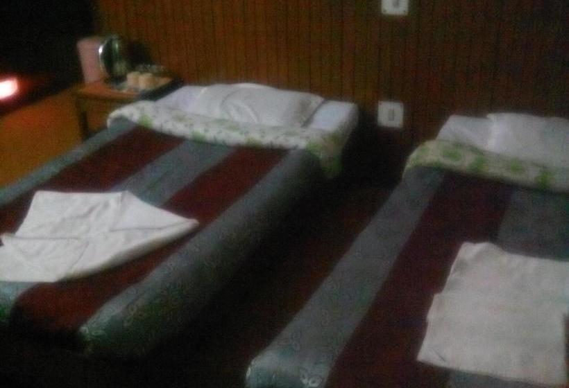 Hotel The Panorama 9