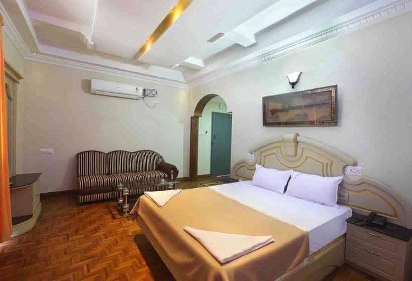 Hotel Chithra 11
