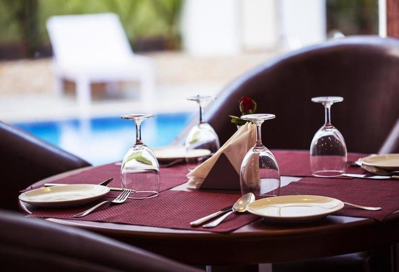 Hill Palace Hotel & Spa 10