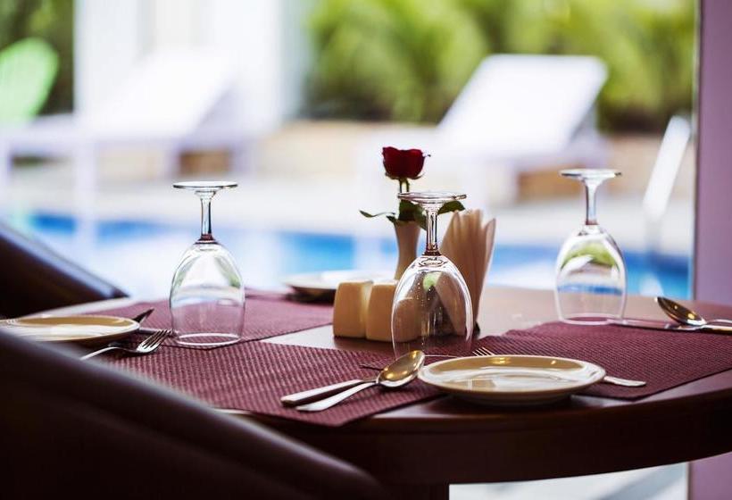 Hill Palace Hotel & Spa 9