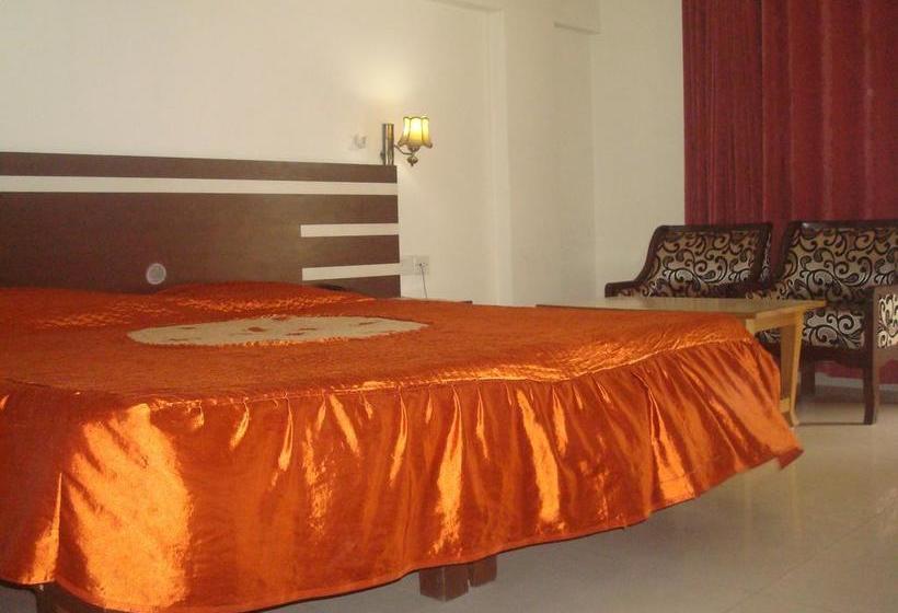 Hotel Siddharth Paradise 13