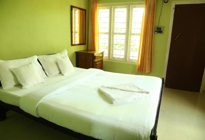 Karapuzha Lakeshore Resort 18