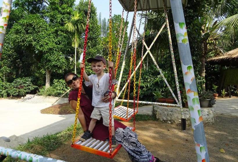 Karapuzha Lakeshore Resort 3