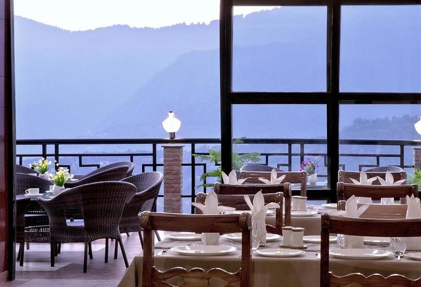 Hotel The Royal Oaks 10