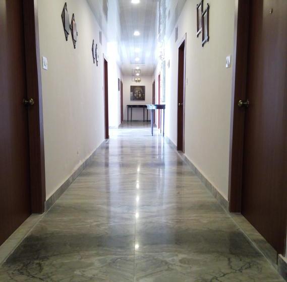 Hotel The Royal Oaks 12