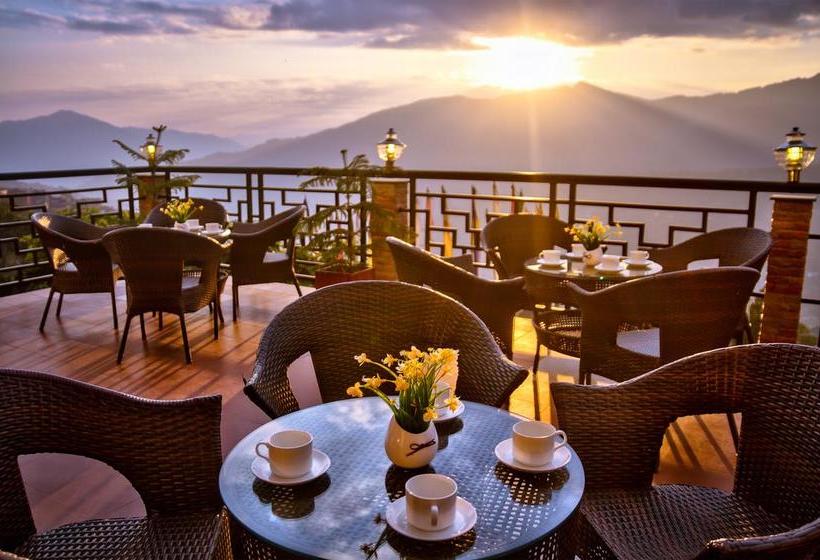 Hotel The Royal Oaks 14