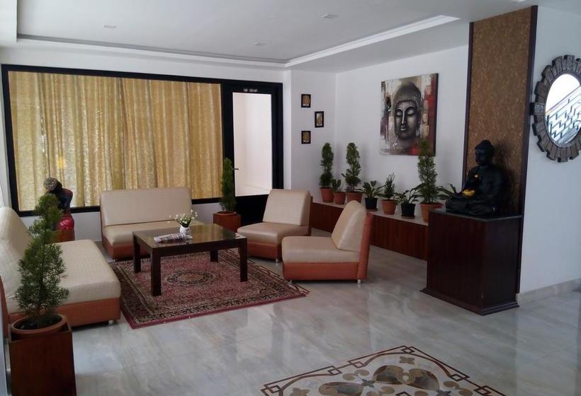 Hotel The Royal Oaks 16