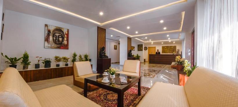 Hotel The Royal Oaks 2