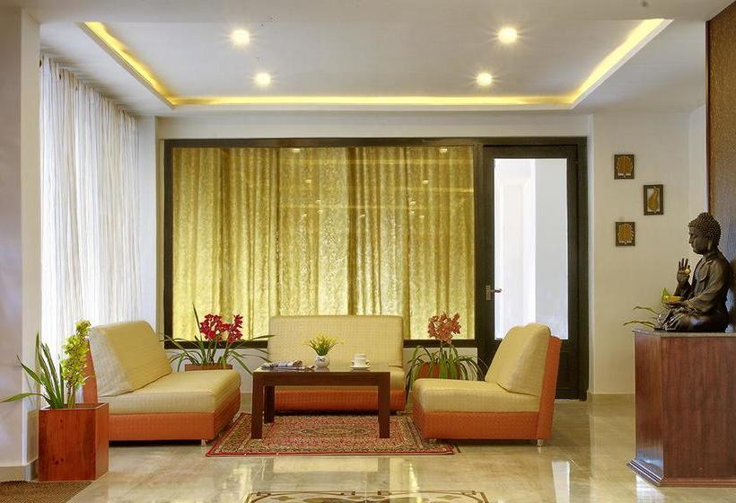 Hotel The Royal Oaks 3