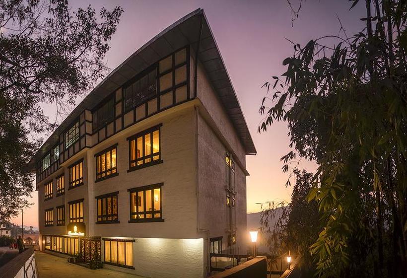 Hotel The Royal Oaks 4