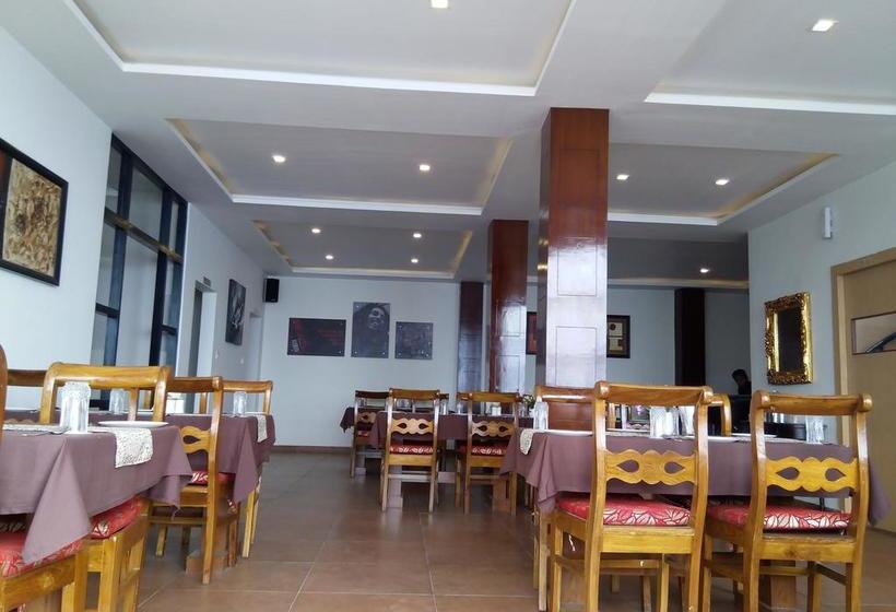 Hotel The Royal Oaks 6