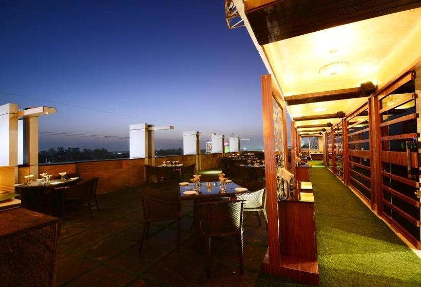 Hotel Citrus Indore 10