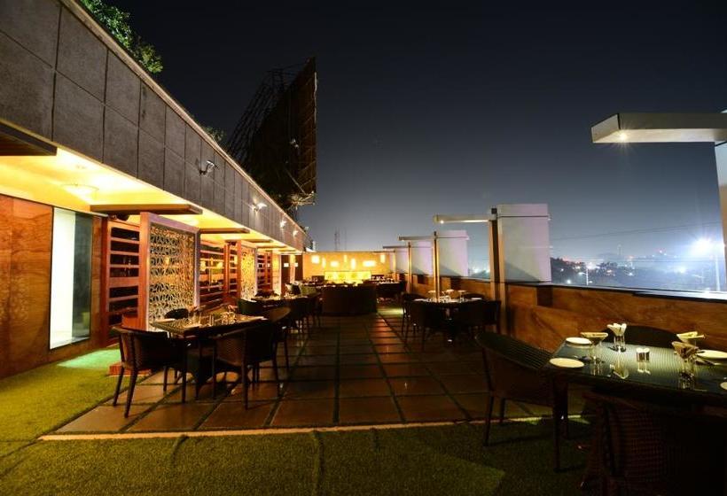 Hotel Citrus Indore 13