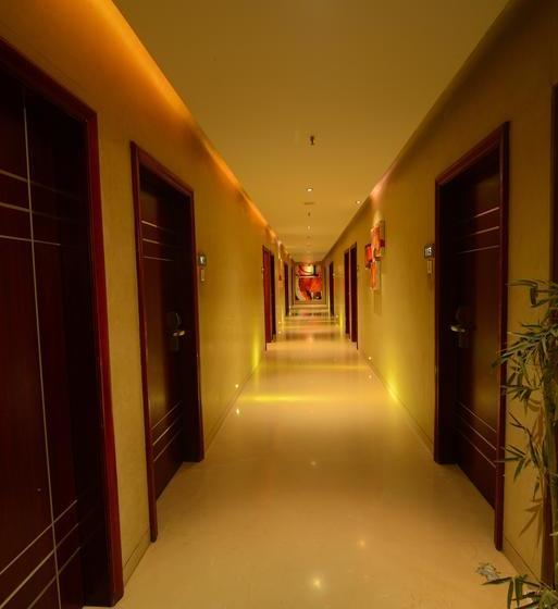 Hotel Citrus Indore 18
