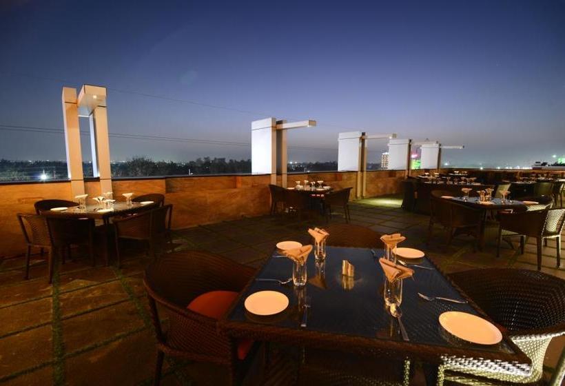 Hotel Citrus Indore 7