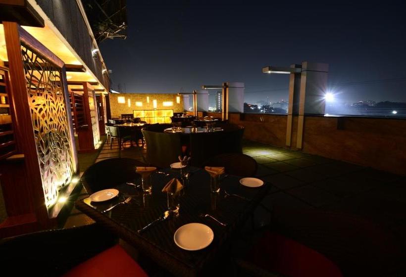 Hotel Citrus Indore 9