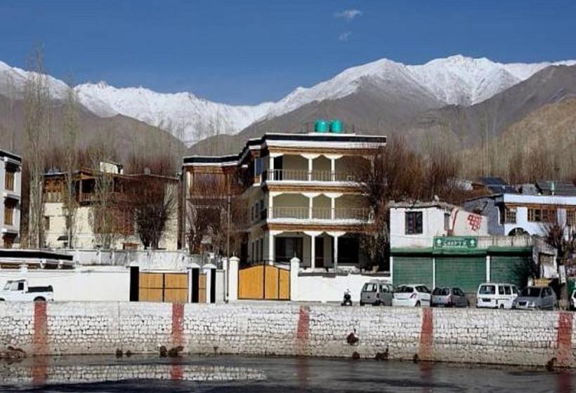 Hotel Karakoram 13