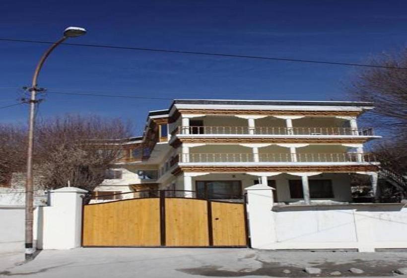 Hotel Karakoram 14