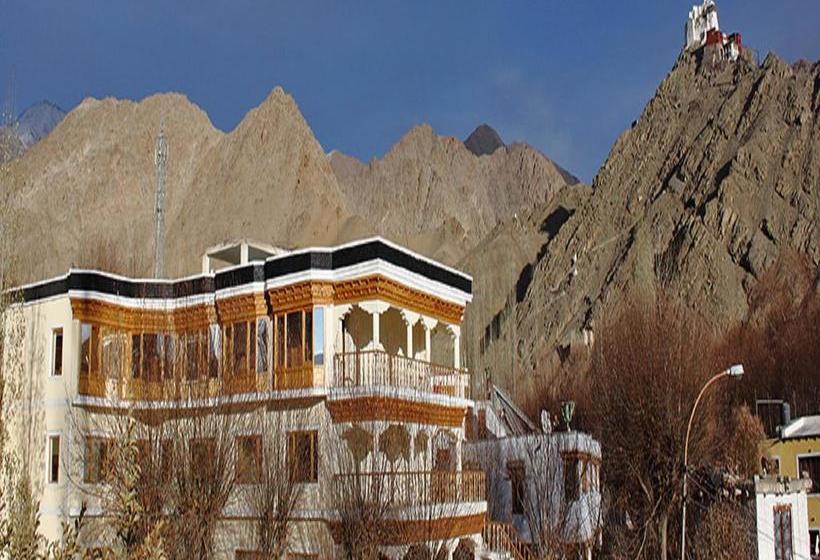 Hotel Karakoram 8