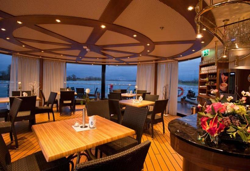 Baxter Hoare Hotel Ship Düsseldorf 9