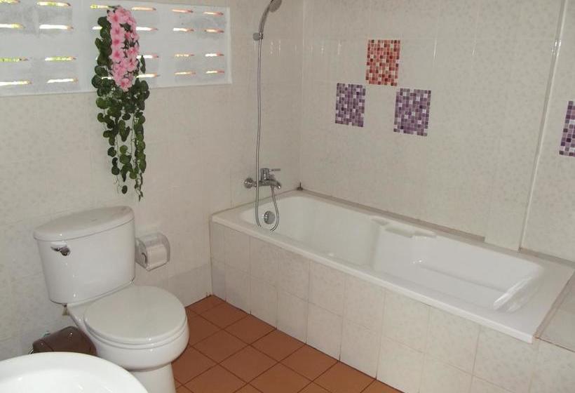 Phuchomjan Resort 20