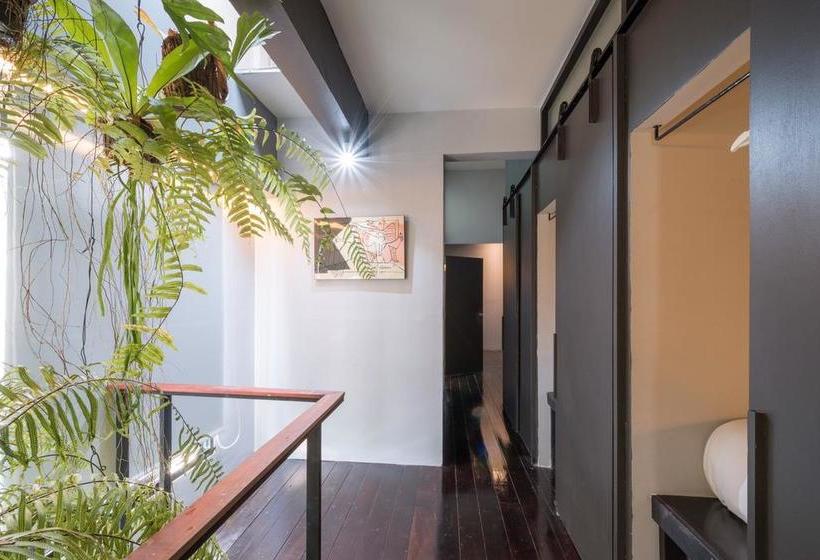 Hotel Phuket Capsule And Hidden Pool Bar