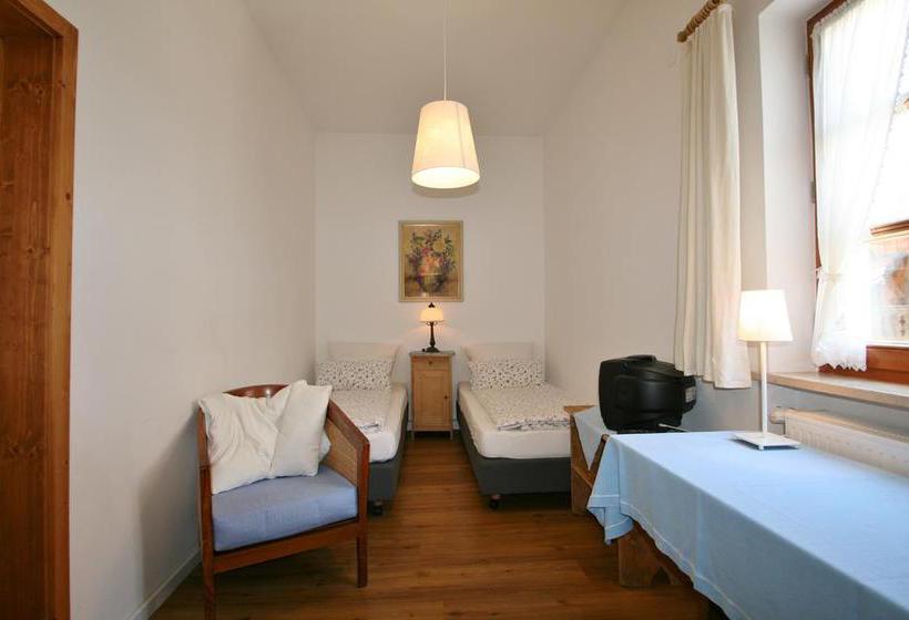 Hotel Gasthof Zur Rose 9