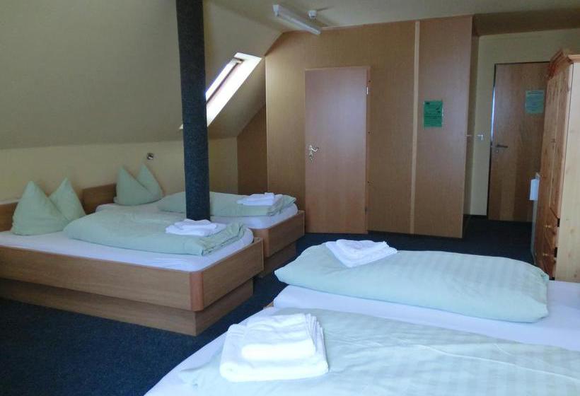 Hotel Am Kleinbahnhof 8