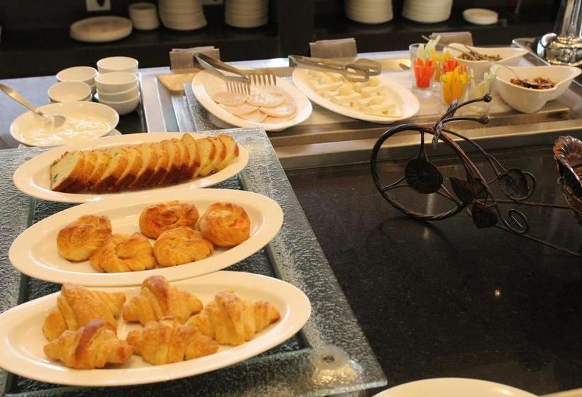 Hotel Golden Tulip Suites Gurgaon 6