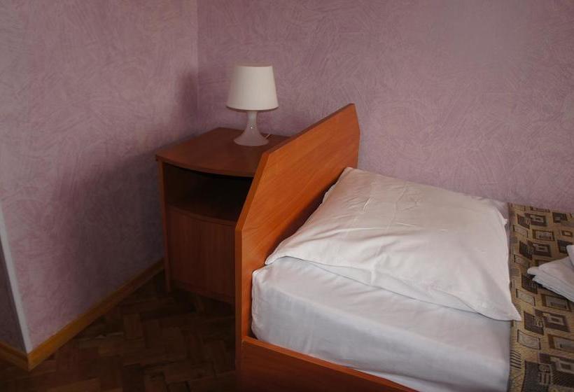 Ramin Economy Hotel 1