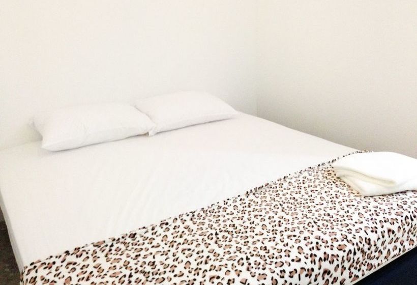 Hotel Tuk Tuk Guesthouse