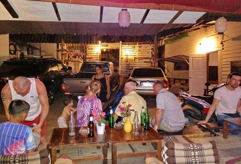 Hotel Tuk Tuk Guesthouse 13