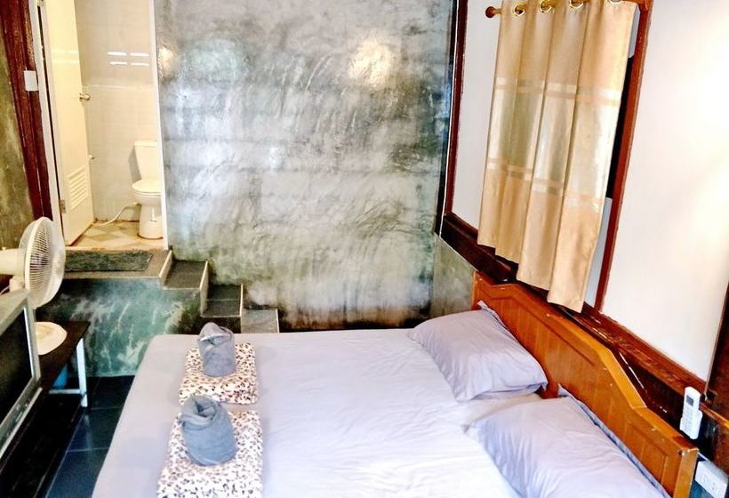 Hotel Tuk Tuk Guesthouse 2