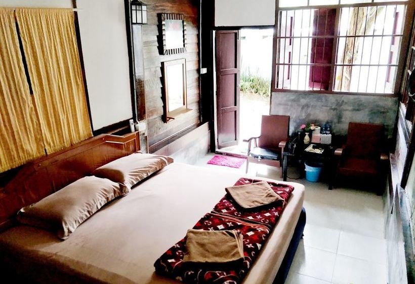 Hotel Tuk Tuk Guesthouse 5