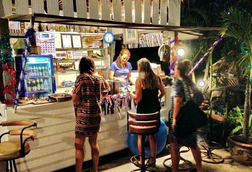 Hotel Tuk Tuk Guesthouse 9