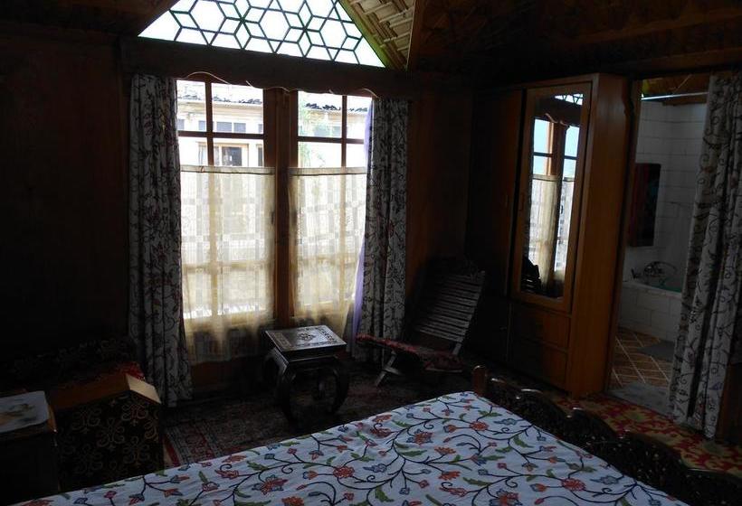 Hotel New Jacquline Heritage Houseboats 10