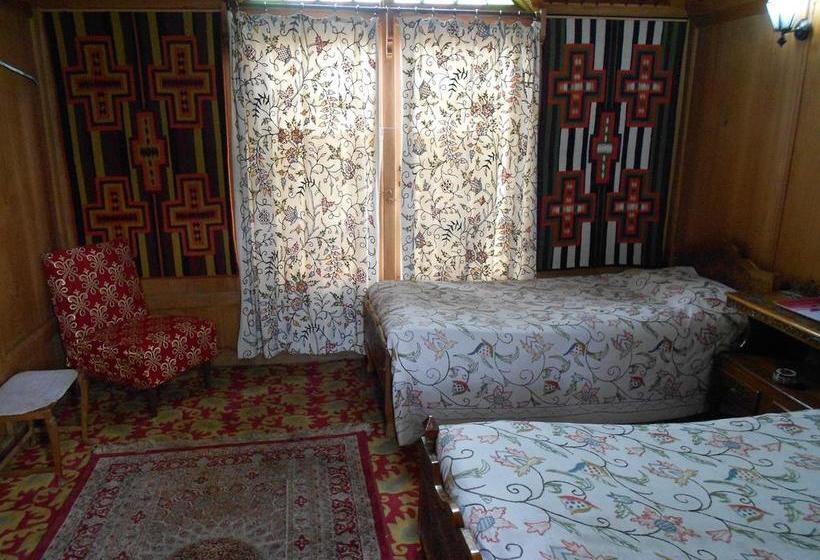 Hotel New Jacquline Heritage Houseboats 12