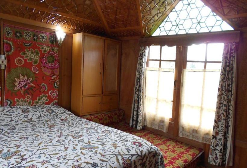 Hotel New Jacquline Heritage Houseboats 15