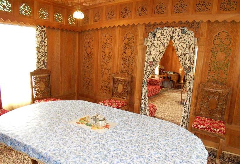 Hotel New Jacquline Heritage Houseboats 16