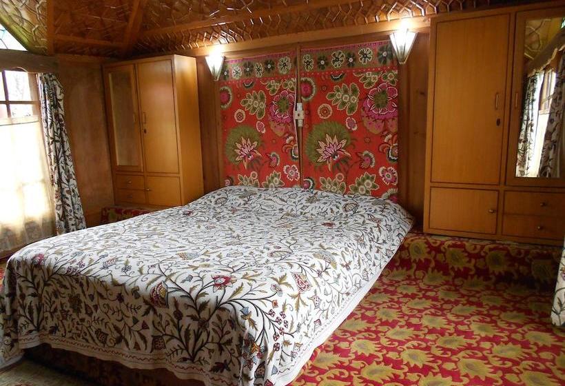 Hotel New Jacquline Heritage Houseboats 18