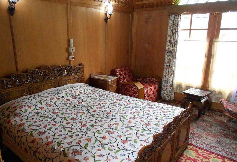 Hotel New Jacquline Heritage Houseboats 19