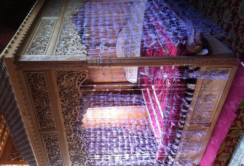 Hotel New Jacquline Heritage Houseboats 20